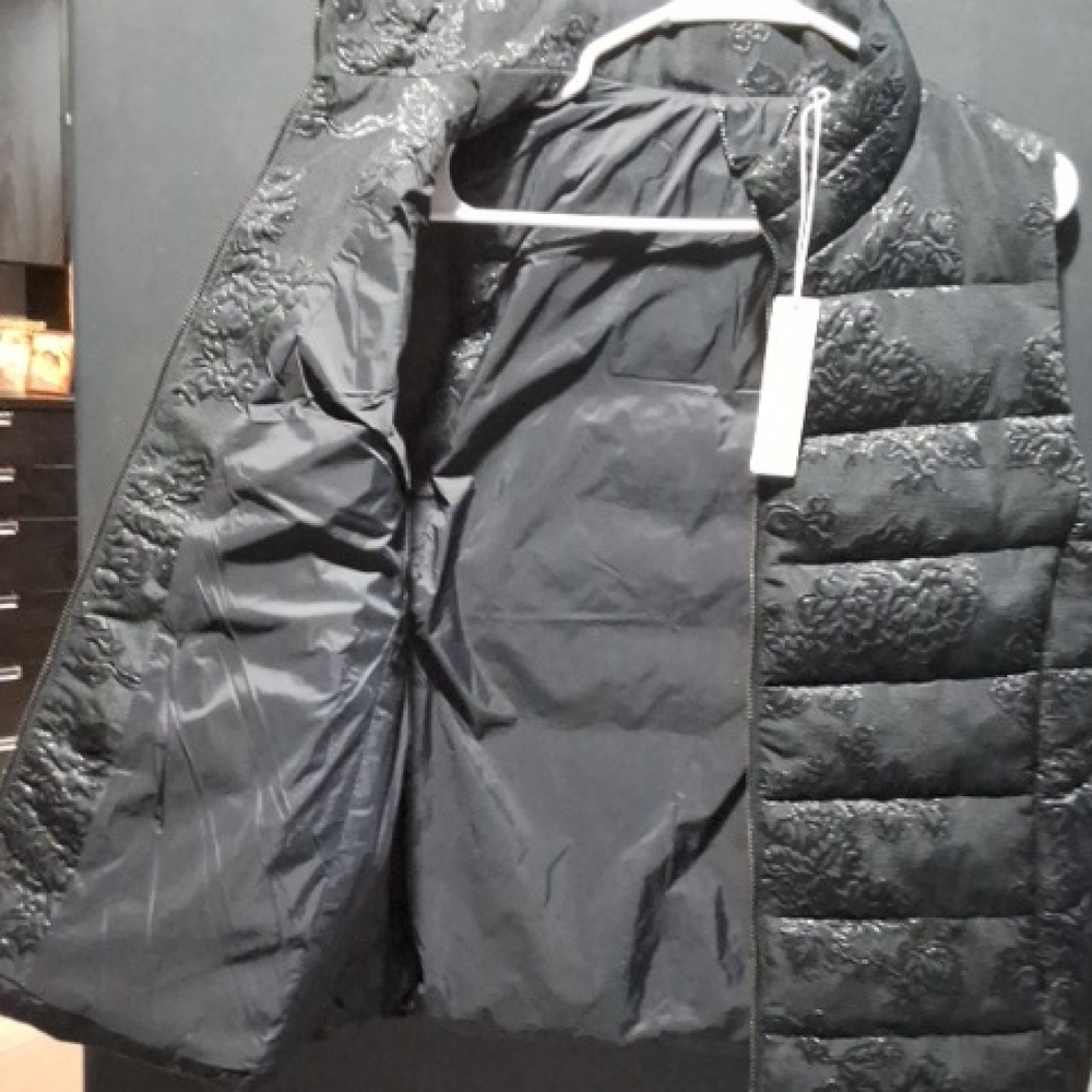 Chico's Ladies Puffer Vest Size M New With Tags - Picture 3 of 11